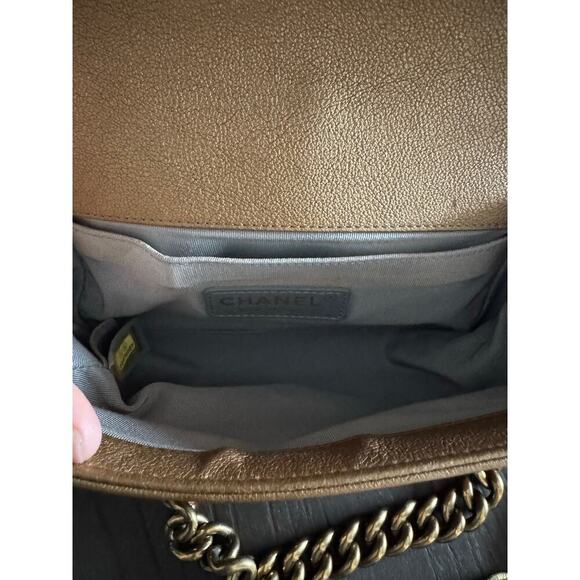 Chanel *Runway* Paris-Dubai Small CC Boy Bag Bronze Gold Metallic Series 20 - Picture 13 of 14